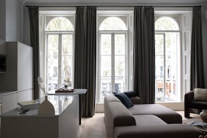 Grand Apartment (Biggy Apartmentā¢4 Bedrooms & Balcony) | Living area