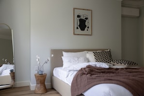 Departamento exclusivo (Family Apartment•3 Bedrooms & Balcony) | Escritorio, cortinas blackout y tabla de planchar con plancha 
