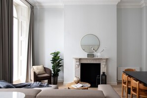 Leilighet – grand (Biggy Apartment•4 Bedrooms & Balcony) | Oppholdsområde