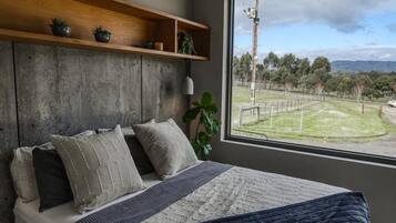 3 bedrooms, in-room safe, desk, iron/ironing board
