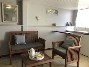 Interior - AIR-CONDITIONED STUDIO WITH POOL (Saint-Claude)