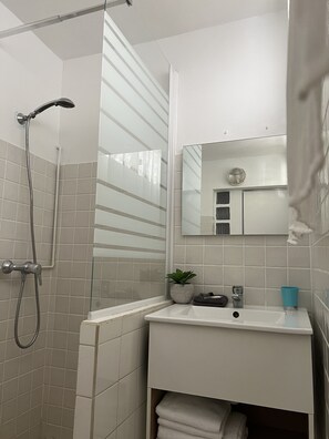 Hair dryer - MANGO LODGE - Comfortable single storey apartment with swimming pool access (Saint-Claude)
