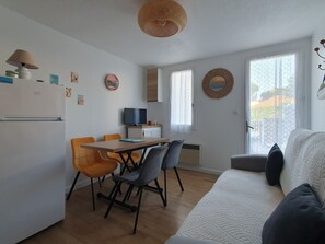 TV - Cozy Maison Near Beach, Shops, Sun & Activities – La Faute-sur-Mer (La Faute-sur-Mer)