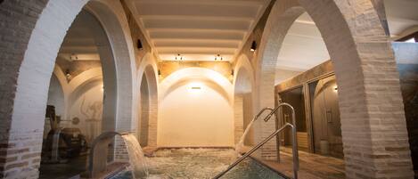 Sauna, hot tub, steam room