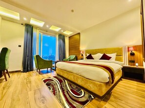 Deluxe-Zweibettzimmer | Hochwertige Bettwaren, individuell eingerichtet, Schreibtisch