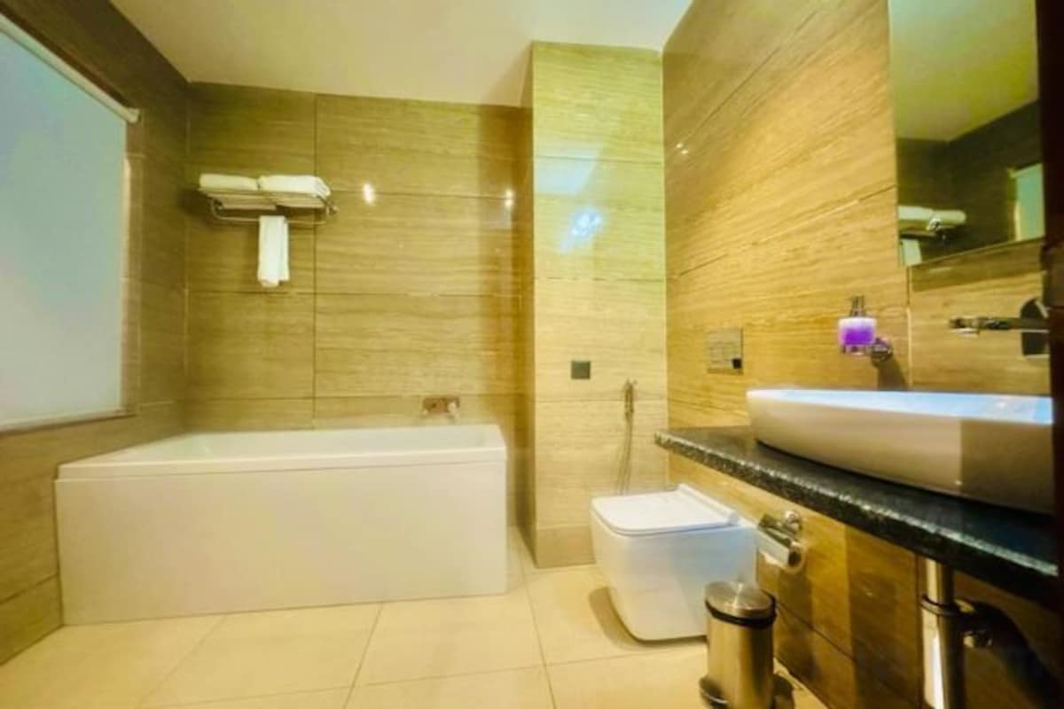 Bathroom | Hydromassage showerhead, free toiletries, slippers, towels