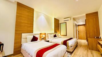 Ropa de cama de alta calidad, muebles diferentes y escritorio