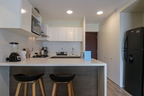 Fridge, microwave, oven, stovetop - w* | Spectacular 2BR in the Heart of Miraflores (Miraflores)