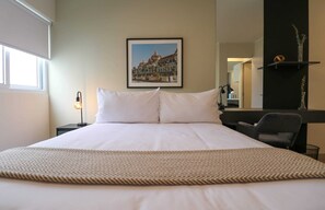 2 habitaciones, escritorio, tabla de planchar con plancha y wifi 