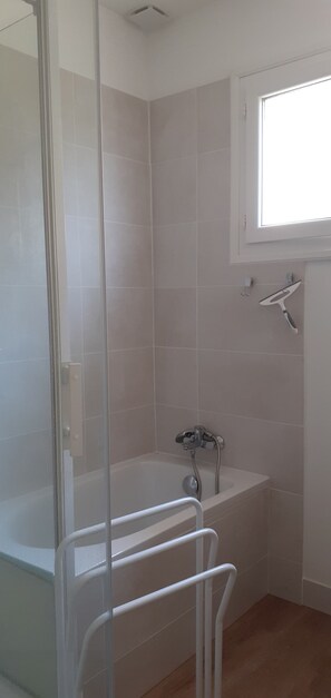 Doccia, carta igienica