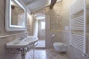 Bathtub, bidet