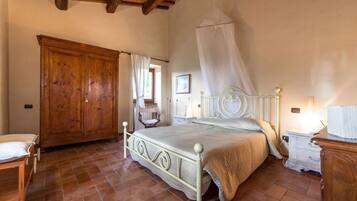 8 Schlafzimmer, Bügeleisen/Bügelbrett, Reisekinderbett, WLAN