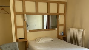 Standard Room | WiFi (free) - La Capitainerie (Chateauneuf-sur-Loire)