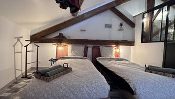 3 bedrooms, in-room safe, desk, iron/ironing board