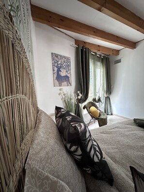 3 chambres, coffres-forts dans les chambres, bureau