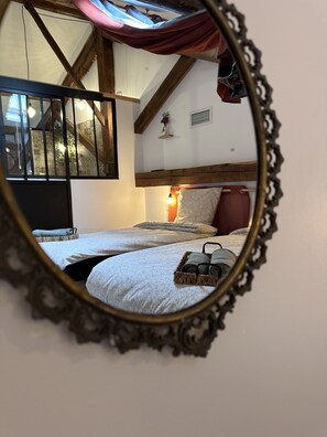 3 habitaciones, caja de seguridad en la habitación y escritorio