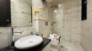 Handtücher, Seife, Shampoo, Toilettenpapier