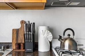 Fridge, microwave, oven, stovetop - Second Floor Studio in Mission Beach (San Diego)