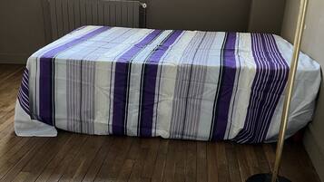 2 chambres, fer et planche Ă repasser, draps fournis