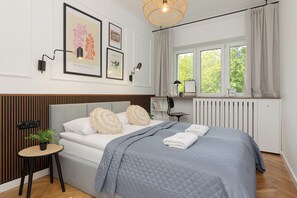 Huoneisto, 1 makuuhuone, keittiö | 1 makuuhuone, työpöytä, vuodevaatteet