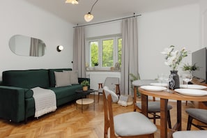1 bedroom, desk, bed sheets