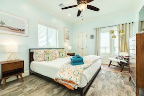 6 bedrooms, desk, iron/ironing board, travel cot