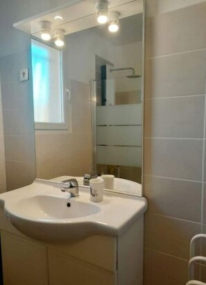 Jetted tub, hair dryer, towels, toilet paper - Villa Provençale au Cœur du Lubéron (Maubec)