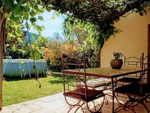 Outdoor dining - Villa Provençale au Cœur du Lubéron (Maubec)