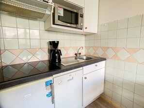 Frigorifero, microonde, lavastoviglie, macchina per tè/caffè