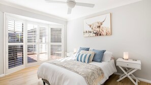 4 habitaciones, tabla de planchar con plancha y cuna de viaje