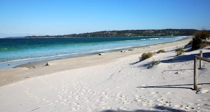 Seagrass - Pet Friendly - 10 Mins Walk to Beach