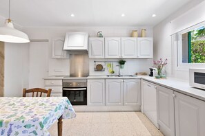 Chalet, 4 habitaciones | Cocina privada