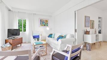 Chalet, 4 Bedrooms | Living area