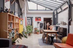 Lobby - Industrial Chic, by Veeve (Paris)