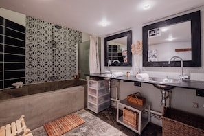 Bathtub, hair dryer, towels