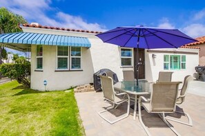 Outdoor dining - 2 blocks to beach, pier, Newport Ave, families (San Diego)