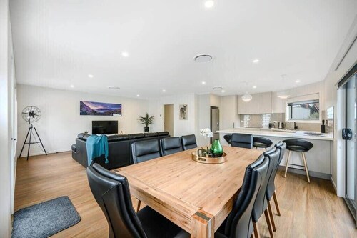 No.5 | New Villa – 10 min to CBD & Airport