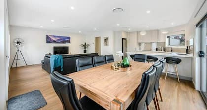 No.5 | New Villa – 10 min to CBD & Airport