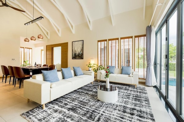 Luxury Villa | Living area