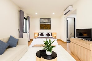 3 habitaciones, escritorio y espacio para trabajar con laptop