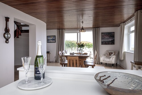 Angorfa - a coastal property that sleeps 8 guests in 4 bedrooms