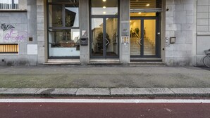 A building entrance with a glass door and a staircase leading inside. - Scipione by Mmega (Florence)