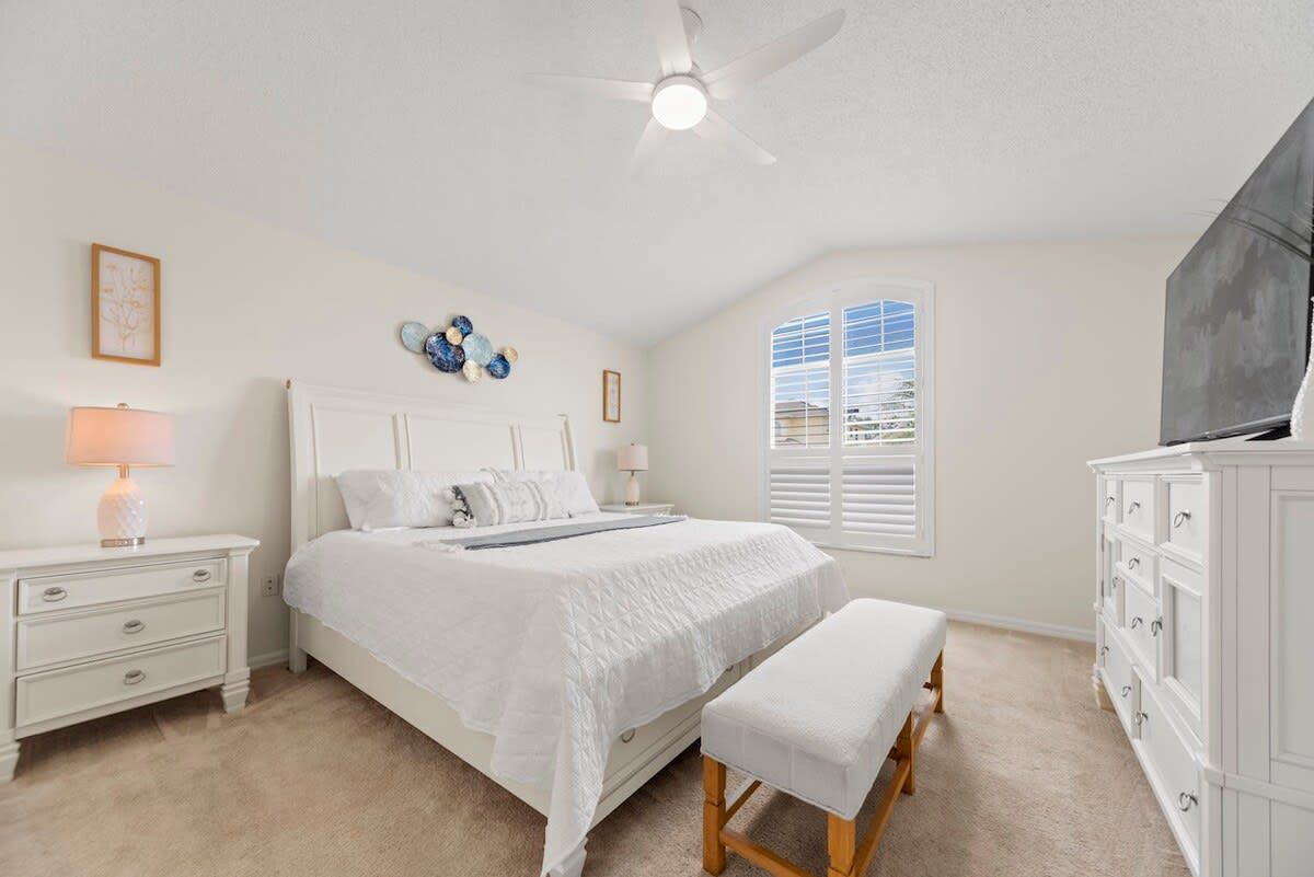 4 bedrooms, iron/ironing board, free WiFi, bed sheets