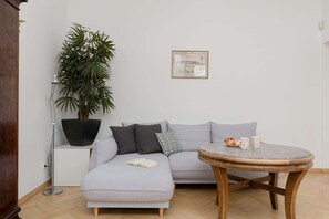 TV, offices - Atmospheric Apartment in the Old Town | Desk for Work (Warszawa)