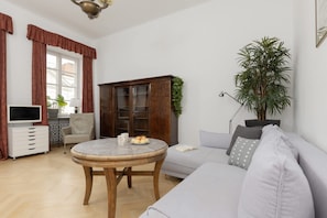TV, offices - Atmospheric Apartment in the Old Town | Desk for Work (Warszawa)