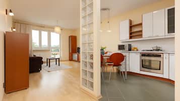 Jääkaappi, mikroaaltouuni, uuni, liesi