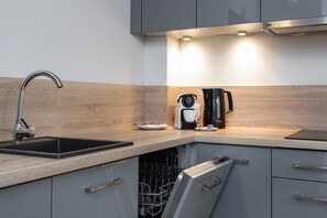 Fridge, microwave, stovetop, dishwasher