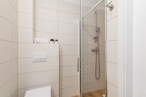Dusche, kostenlose Toilettenartikel