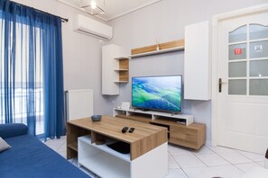 Living area - Home Away from Home 2 Bedroom Apt in Zografou (Zografou)