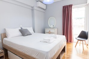 Room - Home Away from Home 2 Bedroom Apt in Zografou (Zografou)